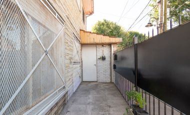 SE VENDE DUPLEX 5 AMB. 4 HAB. GARAGE. OLIVOS GOLF