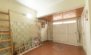 SE VENDE DUPLEX 5 AMB. 4 HAB. GARAGE. OLIVOS GOLF