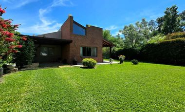 VENTA CASA EXALTACION DE LA CRUZ CON PILETA