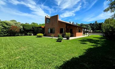 VENTA CASA EXALTACION DE LA CRUZ CON PILETA
