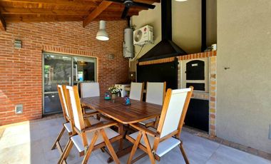 VENTA CASA EXALTACION DE LA CRUZ CON PILETA