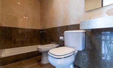 VENTA TRIPLEX de 3 amb con pileta y quincho en terraza propia, cochera cubierta y baulera - FLORIDA