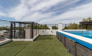 VENTA TRIPLEX de 3 amb con pileta y quincho en terraza propia, cochera cubierta y baulera - FLORIDA