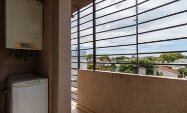 VENTA TRIPLEX de 3 amb con pileta y quincho en terraza propia, cochera cubierta y baulera - FLORIDA