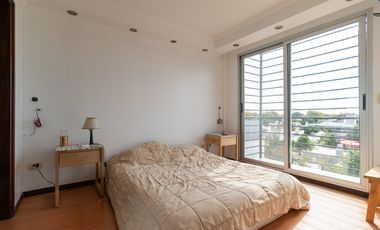 VENTA TRIPLEX de 3 amb con pileta y quincho en terraza propia, cochera cubierta y baulera - FLORIDA