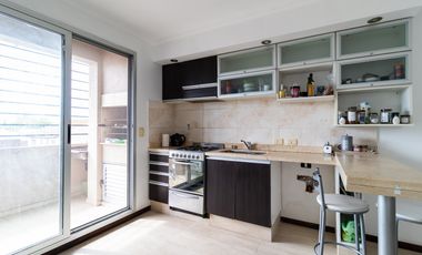 VENTA TRIPLEX de 3 amb con pileta y quincho en terraza propia, cochera cubierta y baulera - FLORIDA