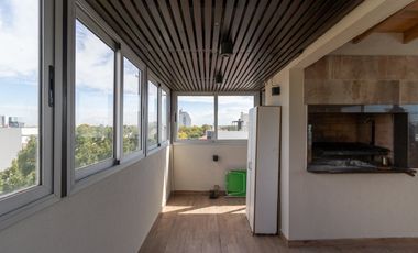 VENTA TRIPLEX de 3 amb con pileta y quincho en terraza propia, cochera cubierta y baulera - FLORIDA