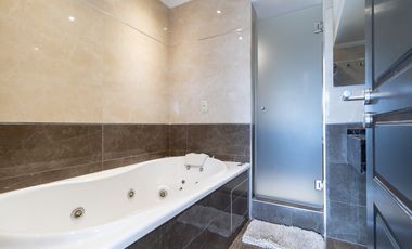VENTA TRIPLEX de 3 amb con pileta y quincho en terraza propia, cochera cubierta y baulera - FLORIDA
