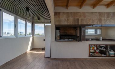 VENTA TRIPLEX de 3 amb con pileta y quincho en terraza propia, cochera cubierta y baulera - FLORIDA
