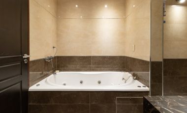 VENTA TRIPLEX de 3 amb con pileta y quincho en terraza propia, cochera cubierta y baulera - FLORIDA