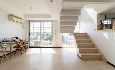 VENTA TRIPLEX de 3 amb con pileta y quincho en terraza propia, cochera cubierta y baulera - FLORIDA