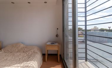 VENTA TRIPLEX de 3 amb con pileta y quincho en terraza propia, cochera cubierta y baulera - FLORIDA