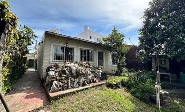 Lote Terreno 8,66x67 c/ 2 casas Fondo