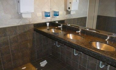 1100 m2 cubiertos mas 600 m2 descubiertos - 7 cocheras- Amoblada-Centro