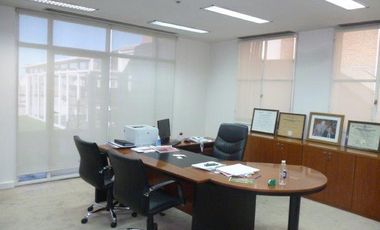 1100 m2 cubiertos mas 600 m2 descubiertos - 7 cocheras- Amoblada-Centro
