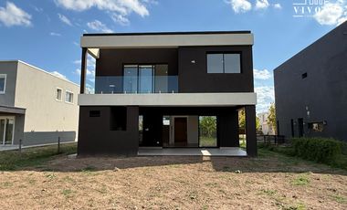 Casa en Venta en Puertos del Lago Barrio Araucarias - A estrenar