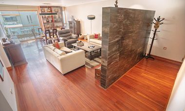 Dúplex en venta en Monterrico – 409 m² con 6 dormitorios y 5 cocheras