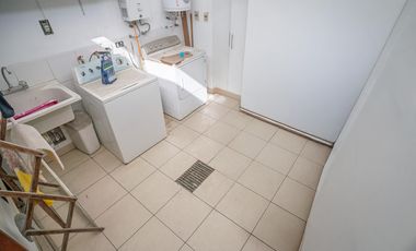 Dúplex en venta en Monterrico – 409 m² con 6 dormitorios y 5 cocheras