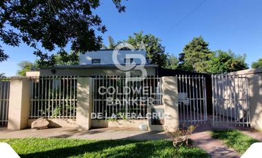 CASA EN SAUCE calle el Mate a 2 cuadras rio con patio piscina