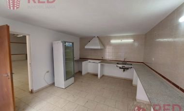 SE ALQUILA SALON