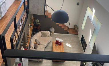 Casa 5 ambientes en dos plantas en venta- Barrancas de Iraola
