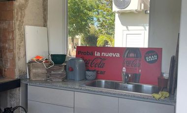 Casa 5 ambientes en dos plantas en venta- Barrancas de Iraola