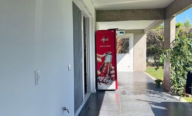 Casa 5 ambientes en dos plantas en venta- Barrancas de Iraola