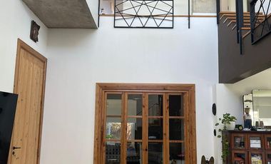 Casa 5 ambientes en dos plantas en venta- Barrancas de Iraola