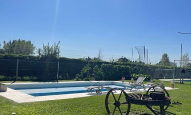 Casa 5 ambientes en dos plantas en venta- Barrancas de Iraola