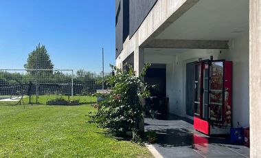 Casa 5 ambientes en dos plantas en venta- Barrancas de Iraola