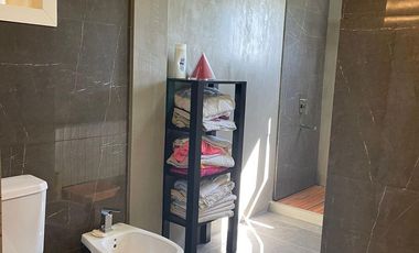 Casa 5 ambientes en dos plantas en venta- Barrancas de Iraola