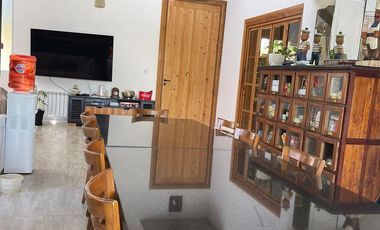 Casa 5 ambientes en dos plantas en venta- Barrancas de Iraola