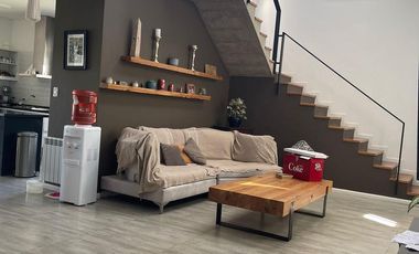 Casa 5 ambientes en dos plantas en venta- Barrancas de Iraola