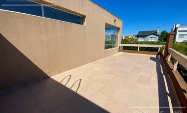 Casa en  venta  Altos de Hudson  1 Berazategui con piscina