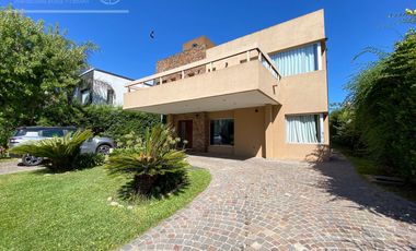 Casa en  venta  Altos de Hudson  1 Berazategui con piscina
