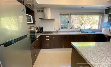 Casa en  venta  Altos de Hudson  1 Berazategui con piscina