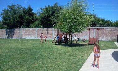 Casa en  venta  Altos de Hudson  1 Berazategui con piscina