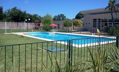 Casa en  venta  Altos de Hudson  1 Berazategui con piscina