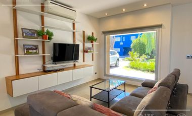 Casa en  venta  Altos de Hudson  1 Berazategui con piscina