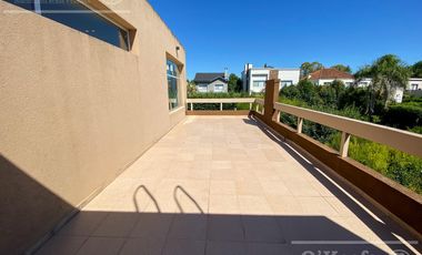 Casa en  venta  Altos de Hudson  1 Berazategui con piscina