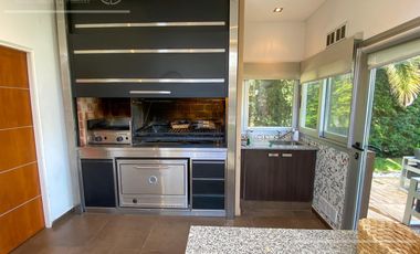 Casa en  venta  Altos de Hudson  1 Berazategui con piscina