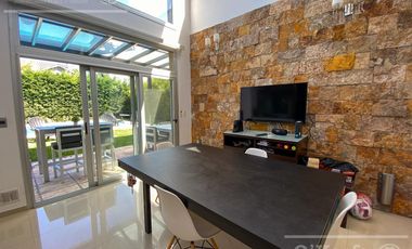 Casa en  venta  Altos de Hudson  1 Berazategui con piscina