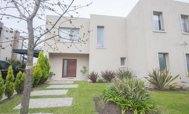 Alquiler - Casa - 5 ambientes - Barrio San Gabriel - Tigre .