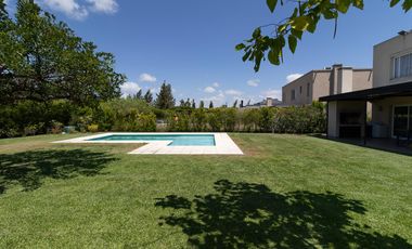 Alquiler - Casa - 5 ambientes - Barrio San Gabriel - Tigre .