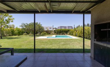 Alquiler - Casa - 5 ambientes - Barrio San Gabriel - Tigre .