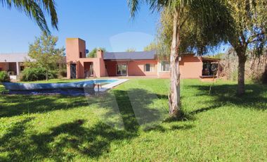 Venta casa 4 ambientes con jardin y pileta en Aero Country Club Gral Rodriguez