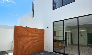 Casa en Venta con Recámara en Planta baja Residencial Punto Rioja Colima