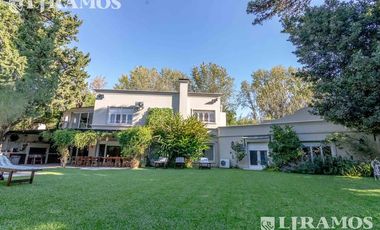 Casa en venta en San Isidro - Santa Rita - 5 dormitorios