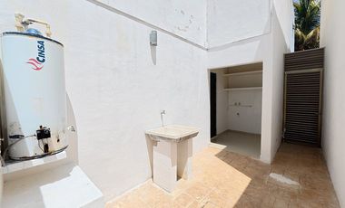 Casa en renta en privada de Conkal de dos niveles y cuatro recámaras sin muebles