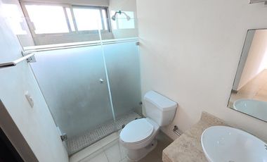 Casa en renta en privada de Conkal de dos niveles y cuatro recámaras sin muebles